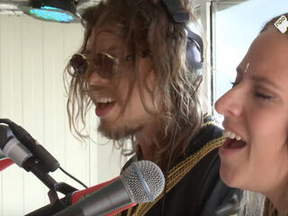 Deed My Baby 243 optredens in een jaar?