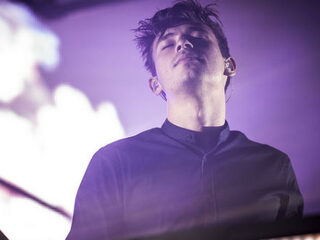 DTRH16: Flume tovert uit bonkige beats een tedere zoen