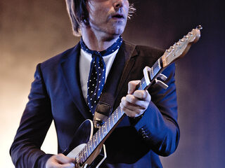 Moke speelt 'Switch' in de studio op Lowlands