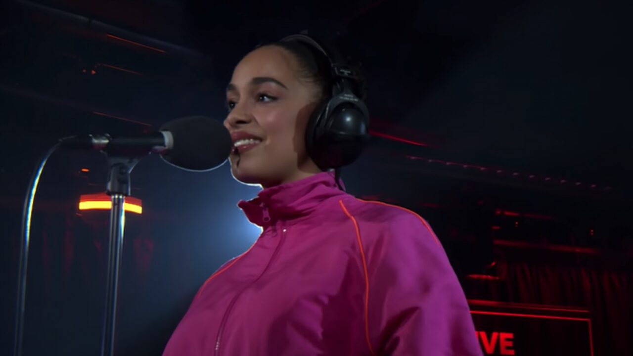 Jorja Smith Cry Me A River