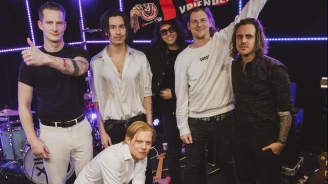 Ten Times A Million in de 3FM Live Box