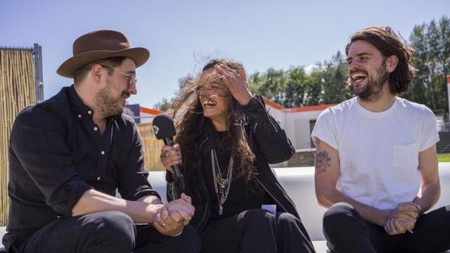 Eva spreekt Mumford & Sons over slechte festival herinneringen