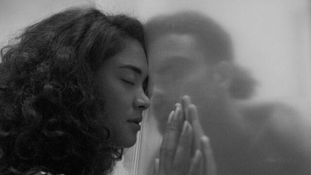 Nana Adjoa: "Ik geloof niet dat liefde slecht is, maar soms voelt het wel zo."