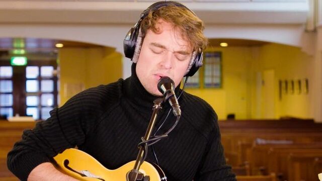 Emil Landman live in de Singelkerk met 'Just Tell Him It's Over'