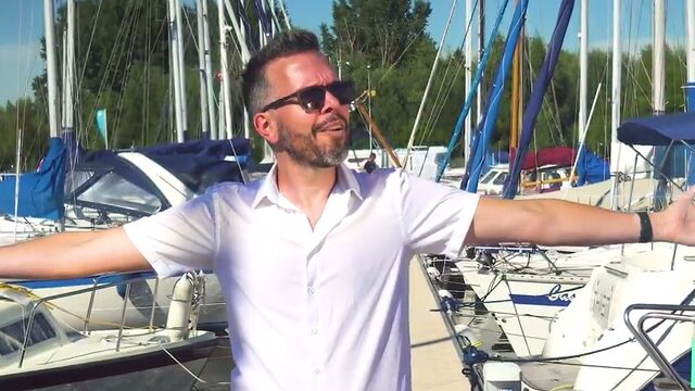 De videoclip van Michiel Veenstra moet je zien!