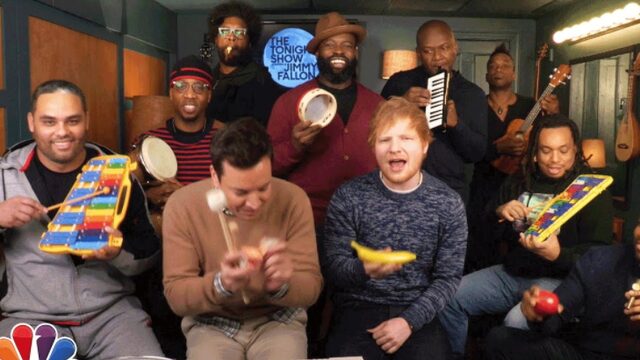 Ed Sheeran ruilt zijn gitaar in voor een rammelbanaan