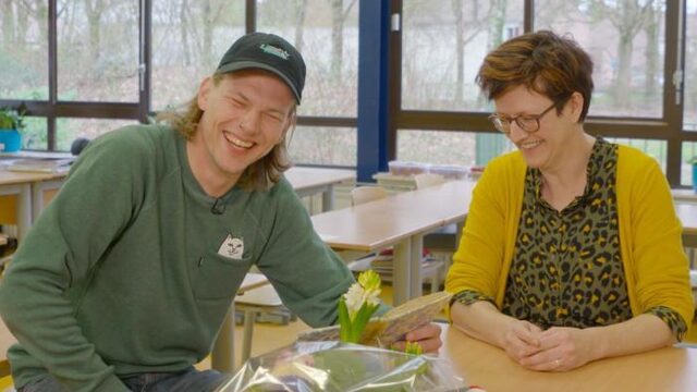 Wat schreef 3FM-dj Sander in het vriendenboekje van zijn oud-lerares?