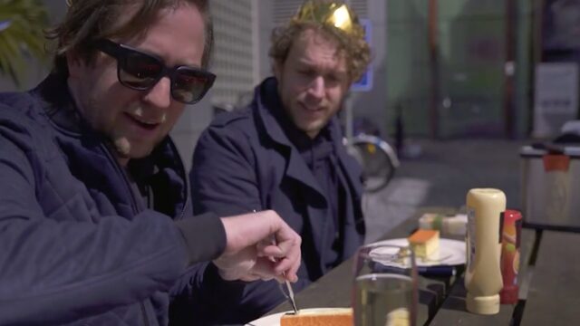 Wat gebeurt er als je een tompouce frituurt?