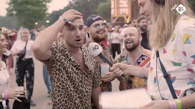 "Poepen op dixi en je reet afvegen met nat wc-papier."