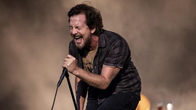 Pearl Jam haalt herinneringen op aan die epische stage-dive uit '92