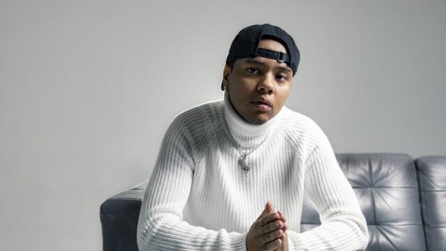 Kimono speelt 'Wilde Nachten' live tijdens Huiskamerconcert