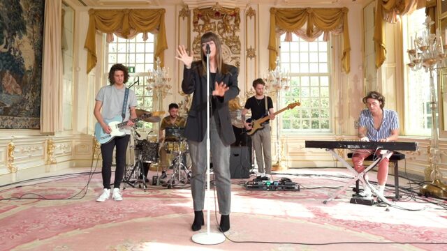 RONDÉ covert Coldplay's 'Amazing Day' voor Bevrijdingsdag