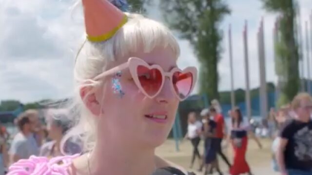 Campingstruggles: de muur van poep