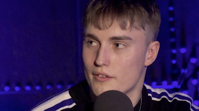 Sam Fender deelt bizar klinkende Essential Track