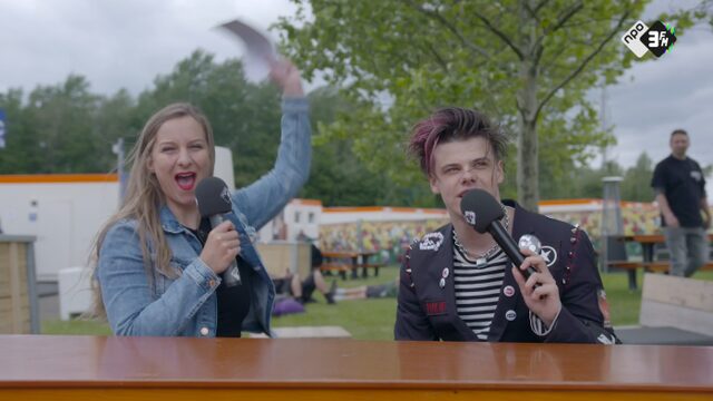 Artiesten over hun allereerste festivalervaring: 'It was awful!'