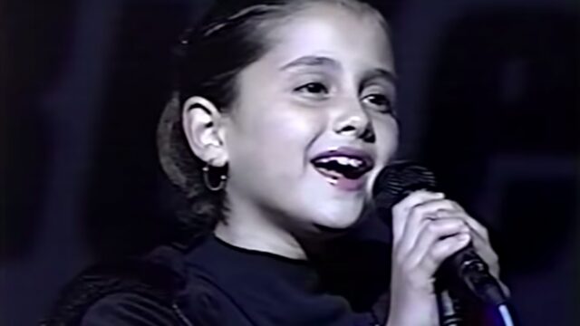 Video: een 8-jarige Ariana Grande op het podium