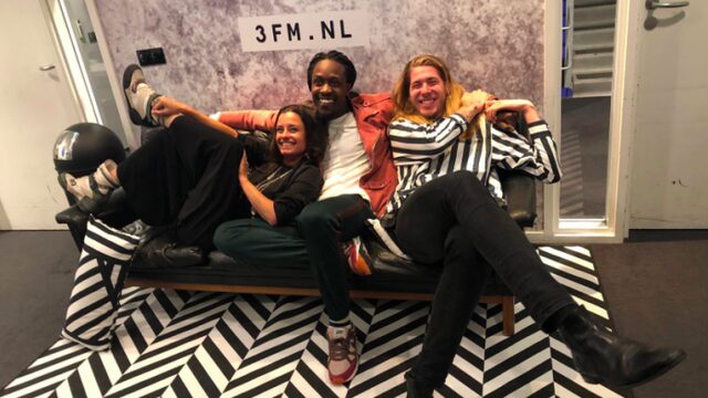 Akwasi gaat na Expeditie Robinson toch maar voor zwemdiploma B