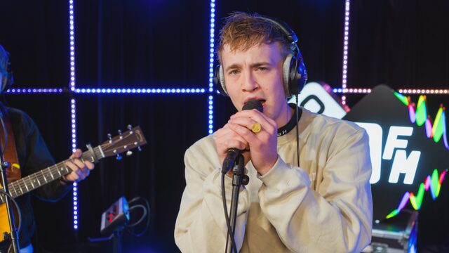 Snelle met 'Ze Kent Mij' en 'Reünie' in de 3FM Live Box