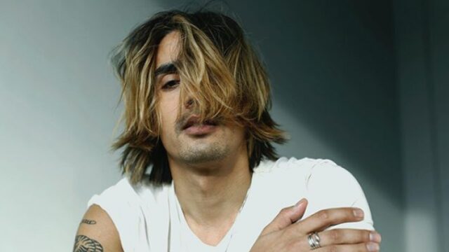 Nambyar zingt over zijn depressie 'Caroline'