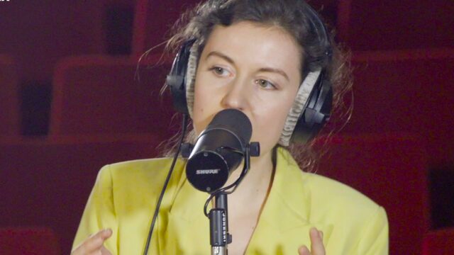 3FM Huiskamerconcert: Someone speelt 'You Live In My Phone' live
