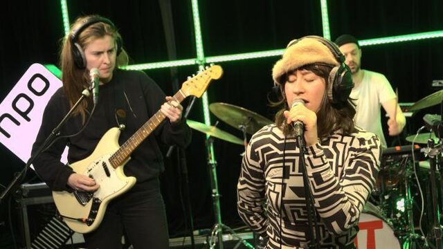 EUT met 'What Gives You The Kicks' in de 3FM Live Box