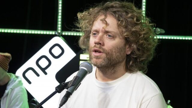 Benny Sings speelt 'Nobody's Fault' in de 3FM Live Box