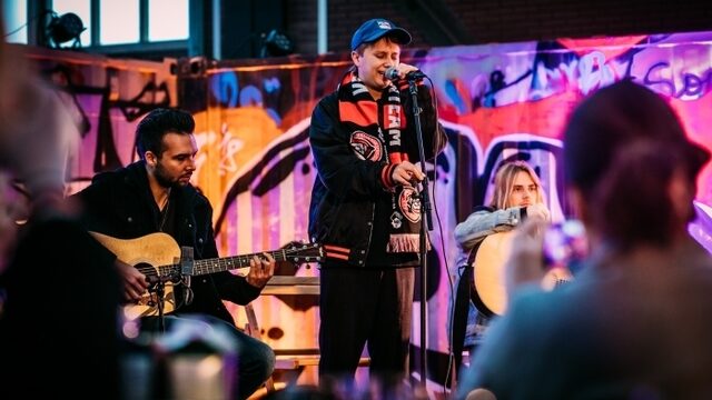 Nothing But Thieves deelt tourvideo met beelden van shows Tilburg en Amsterdam