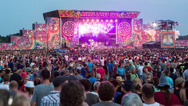 Overcrowded 大混雑 CF Record voor Zwarte Cross: 162.795 bezoekers | NPO 3FM