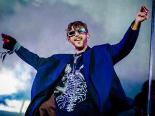 Luister voor releasedatum naar nieuw album van Oscar And The Wolf bij de VoorAan Unboxing!