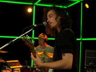 Ramkot rockt de 3FM Live Box met 'Heart Shaped Minds' en 'Don't Drop Down'