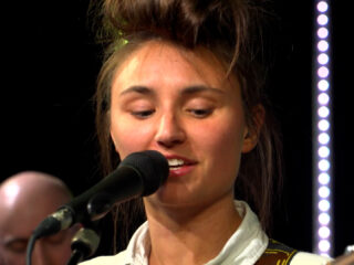 Kids With Buns speelt 'daughter' en 'bathroom floor' in de 3FM Live Box