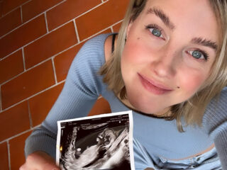 Nellie Benner is in verwachting van een...