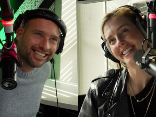 Huilen bij pilates, belachelijke benzineprijzen en Amsterdam The Style Outlets - Barend & Benner: Ranken de Reviews