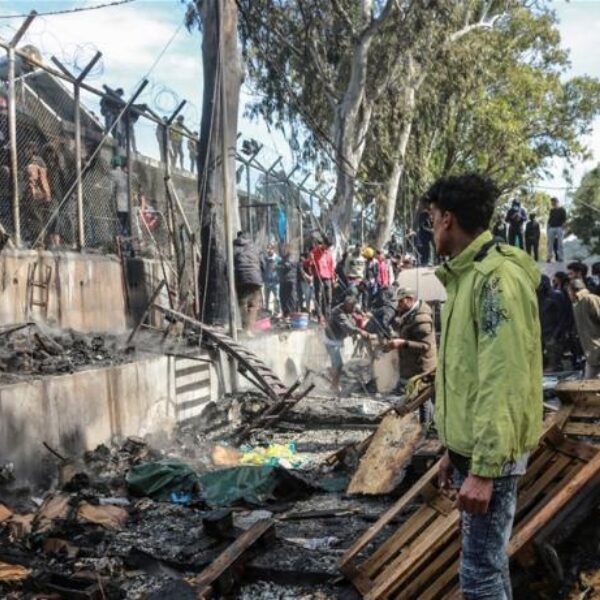 Grieks vluchtenlingenkamp Moria opgeschrikt door verwoestende brand