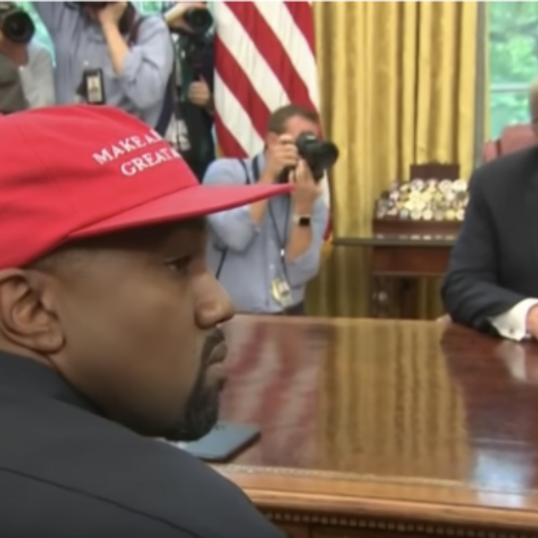 Kanye West krijgt veel kritiek na controversiële meeting met Donald Trump