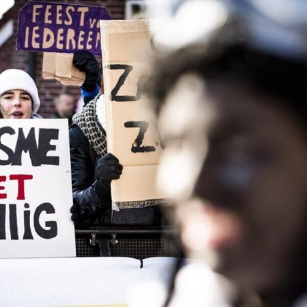 Europees Parlement wil dat Nederland stopt met Zwarte Piet