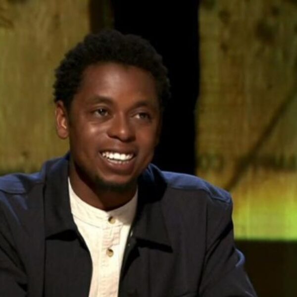 Typhoon emotioneel over racisme en burn-out in 'Zomergasten'