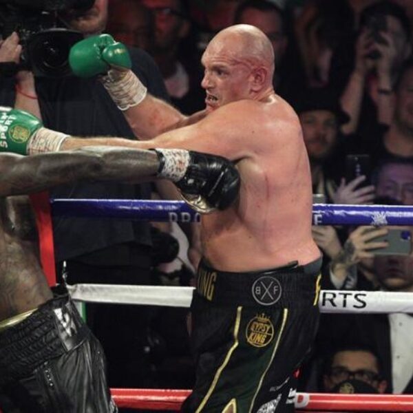 Tyson Fury vernietigt Deontay Wilder in kampioenswedstrijd