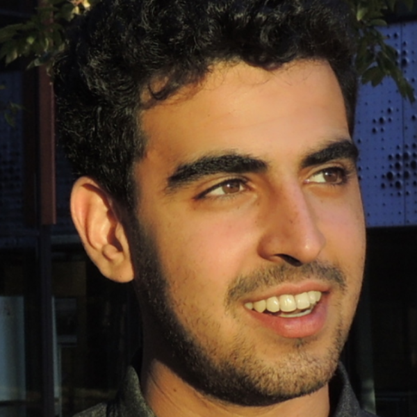 Held Khaled (23) geeft bijles aan jongeren die dat niet kunnen betalen