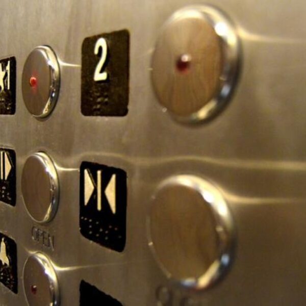 Chinees-Nederlandse Cindy (24) mishandeld in lift na 'klagen' over racistisch carnavalslied