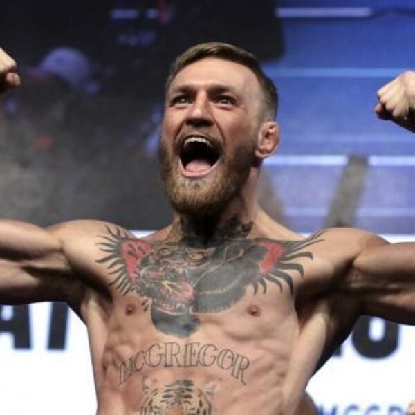 Conor McGregor loopt gruwelijke enkelbreuk op en verliest van Dustin Poirier