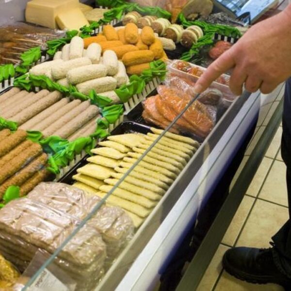 Patatje oorlog: overvaller uit snackbar gejaagd met frituurmand