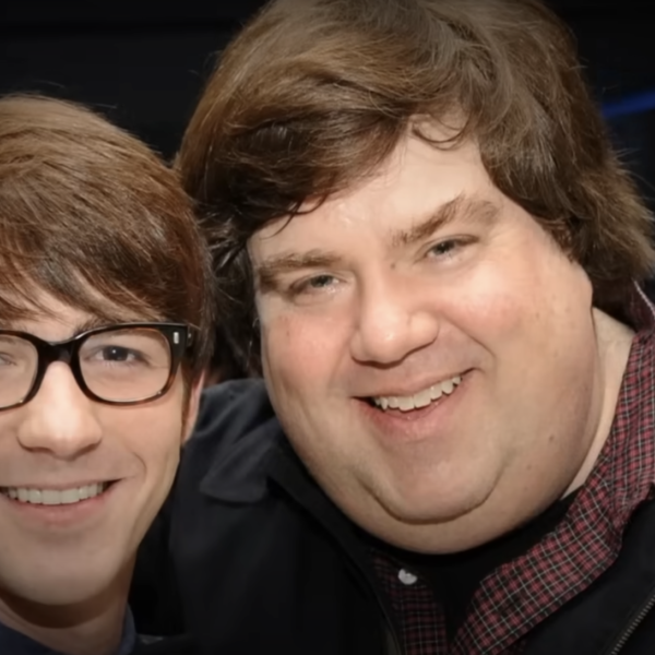 Dan Schneider beschuldigt makers Nickelodeon docu van verspreiden leugens en klaagt ze aan