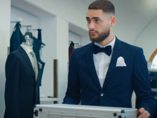 Josylvio geeft gekke stacks uit aan een outfit voor de FunX Music Awards