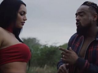 Latin remix van Unforgettable met J Balvin en Swae Lee in de Nandoleaks