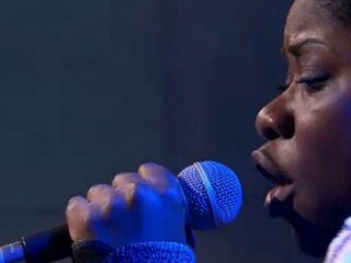 Vlaamse Coely covert Beyoncé's 'Freedom' bij DWDD