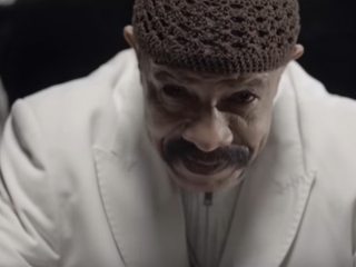 Drake's vader releast eindelijk clip van debuutsingle 'Kinda Crazy'