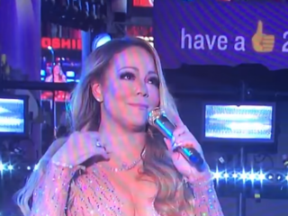 VIDEO: Nieuwjaarsoptreden van Mariah Carey mislukt helemaal