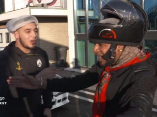 Keizer racet tegen YousToub op racebaan in Zandvoort