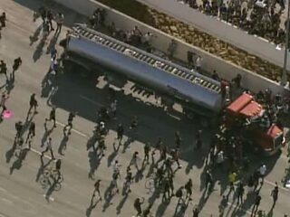 Truck rijdt in op demonstranten in Minneapolis